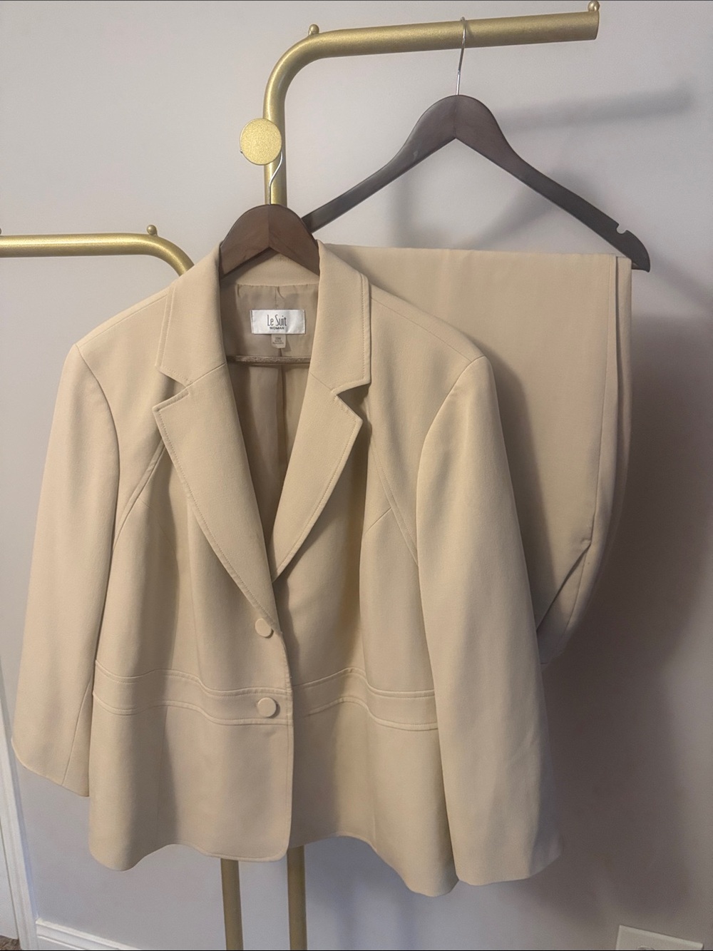 Le Suit Women's Tan Two-Piece Pantsuit Sz 20W